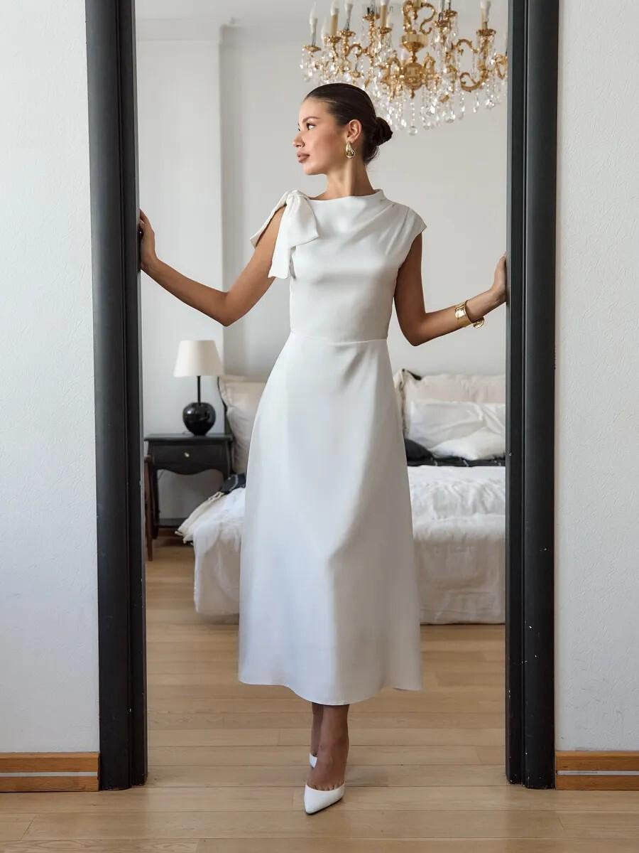 Elegant Green Silk Dress With Bow Detail For Elegant Green Silk Dress With Bow Detail For